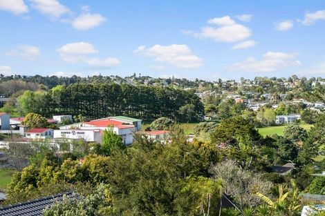 Photo of property in 1/8 Mcquoid Place, Glenfield, Auckland, 0629