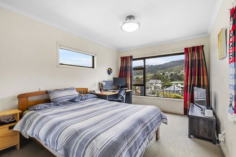 Photo of property in 24 Ranui Terrace, Tawa, Wellington, 5028
