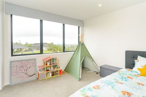 Photo of property in 18 Silkwood Place, Fitzherbert, Palmerston North, 4410