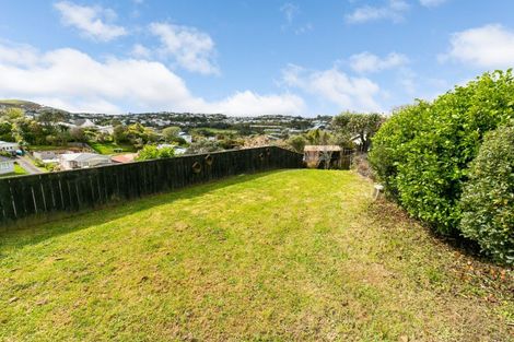 Photo of property in 32 Bellringer Crescent, Newlands, Wellington, 6037