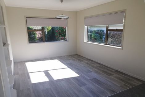 Photo of property in 2/7 Kathleen Place, Rainbow Point, Taupo, 3330