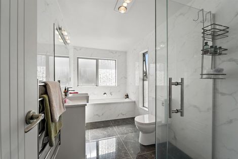 Photo of property in 25 Ballyboe Place, Pinehill, Auckland, 0632