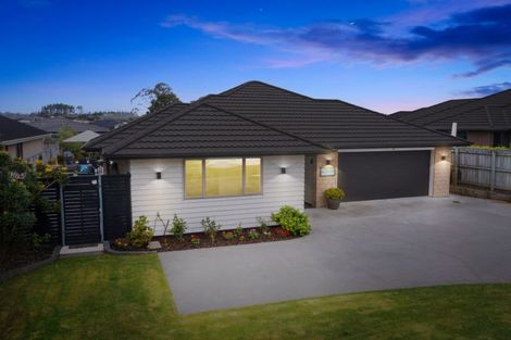Photo of property in 12 Robert Might Road, Kumeu, 0810