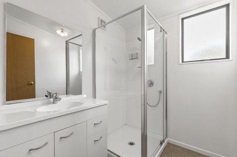 Photo of property in 1 Francis Curtis Avenue, Blockhouse Bay, Auckland, 0600