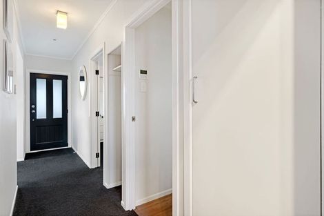 Photo of property in 4 Rixon Place, Te Atatu Peninsula, Auckland, 0610