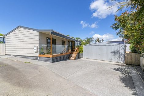 Photo of property in 15b Pacific Parade, Army Bay, Whangaparaoa, 0930
