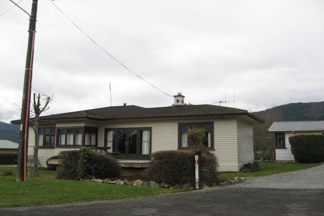 Photo of property in 22 Cromwell Street, Murchison, 7007
