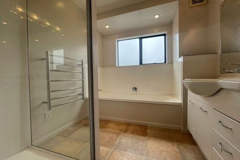 Photo of property in 6 Thalia Place, Totara Vale, Auckland, 0629