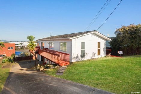 Photo of property in 779 East Coast Road, Northcross, Auckland, 0630