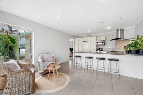 Photo of property in 18 Matterhorn Crescent, Northpark, Auckland, 2013