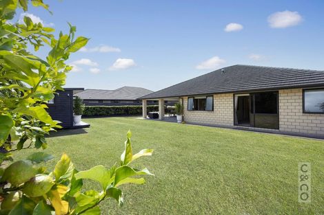 Photo of property in 10 Pohutukawa Parade, Riverhead, 0820