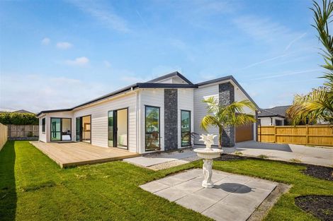 Photo of property in 15 Cutfield Lane, Kumeu, 0810