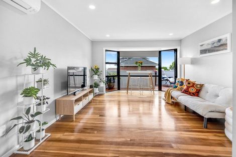 Photo of property in 1/180 Sandspit Road, Shelly Park, Auckland, 2014