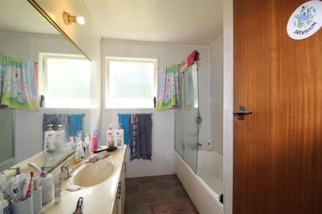 Photo of property in 17 Temuri Place, Glendene, Auckland, 0602