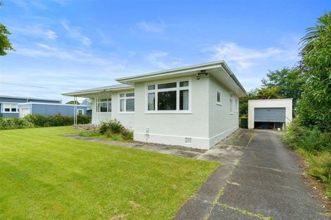 Photo of property in 22 Queenwood Road, Levin, 5510
