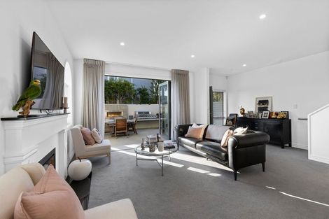 Photo of property in 1/52 Fendalton Road, Fendalton, Christchurch, 8014