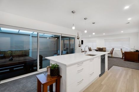 Photo of property in 2 Rayner Way, Glen Avon, New Plymouth, 4312