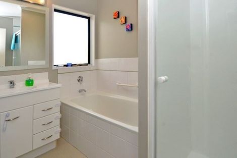 Photo of property in 51 Carisbrook Crescent, Papakura, 2110