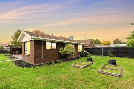 Photo of property in 31 Solomon Avenue, Redwood, Christchurch, 8051