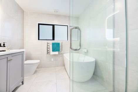 Photo of property in 18a Lydford Place, Glendene, Auckland, 0602