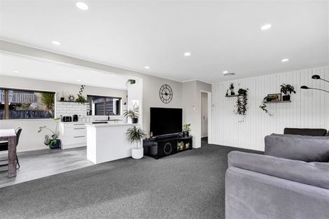 Photo of property in 8 Jade Place, Bell Block, New Plymouth, 4312