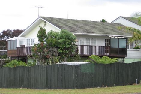 Photo of property in 2/39 Butterworth Drive, Glendene, Auckland, 0602