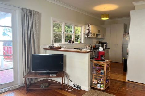 Photo of property in 9 Medway Street, Island Bay, Wellington, 6023