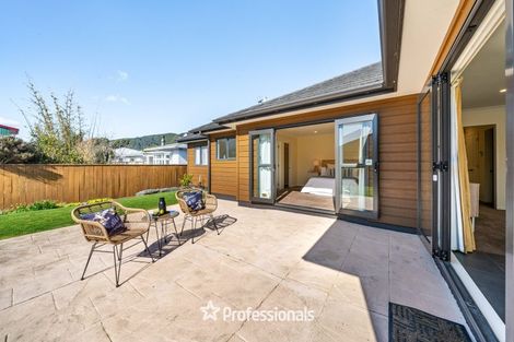 Photo of property in 33 Moana Grove, Waiwhetu, Lower Hutt, 5010