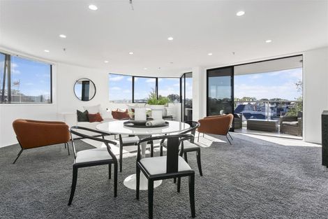 Photo of property in 4a/175 Hurstmere Road, Takapuna, Auckland, 0622