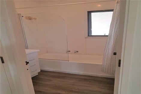 Photo of property in 2/21 Walnut Lane, Browns Bay, Auckland, 0630