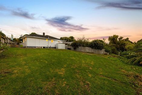 Photo of property in 24 Gill Avenue, Te Atatu Peninsula, Auckland, 0610