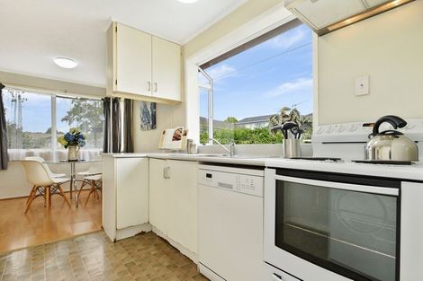 Photo of property in 30 Darren Crescent, Half Moon Bay, Auckland, 2012