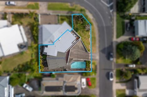 Photo of property in 1/3 Garadice Road, Rothesay Bay, Auckland, 0630