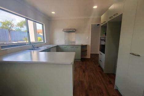 Photo of property in 6 Chadlington Avenue, Henderson, Auckland, 0612