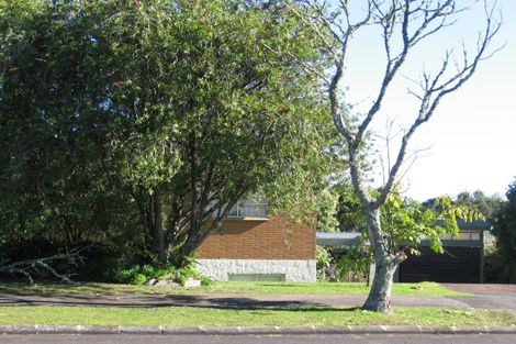 Photo of property in 34 Kingsclere Place, Goodwood Heights, Auckland, 2105