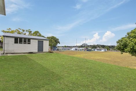 Photo of property in 7 Hueglow Rise, West Harbour, Auckland, 0618