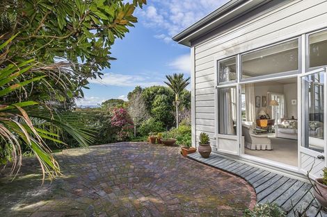 Photo of property in 10 Wesley Road, Kelburn, Wellington, 6012