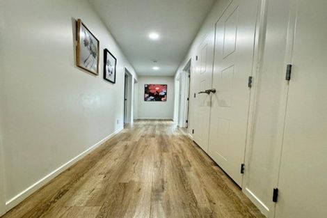 Photo of property in 8 Pakaraka Drive, Papakura, 2110