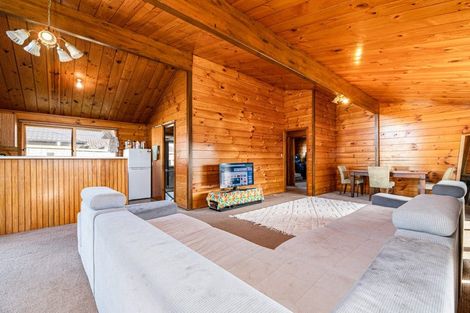 Photo of property in 1 Norman Spencer Drive, Papatoetoe, Auckland, 2104