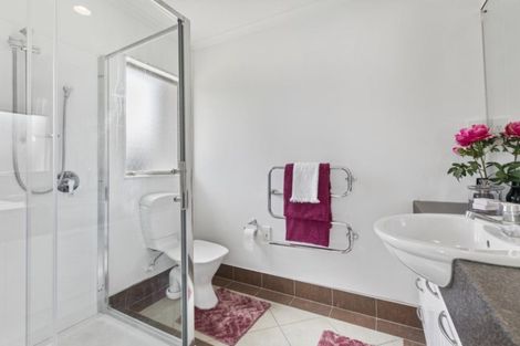 Photo of property in 7 Thornbury Crescent, East Tamaki Heights, Auckland, 2016