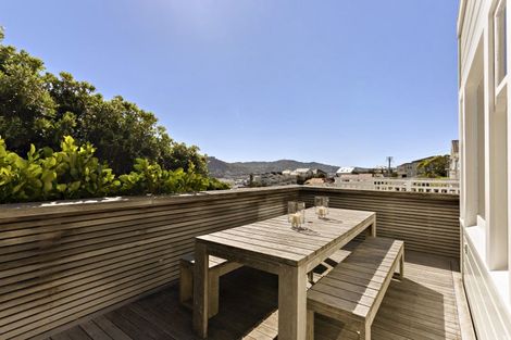 Photo of property in 10 Earls Terrace, Mount Victoria, Wellington, 6011