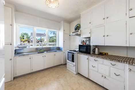 Photo of property in 30 Seabrook Avenue, New Lynn, Auckland, 0600