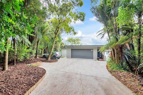 Photo of property in 23 Quinns Road, Waiatarua, Auckland, 0612