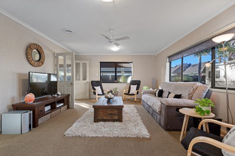 Photo of property in 5 Madeira Close, Papamoa Beach, Papamoa, 3118