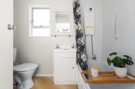 Photo of property in 16 Guildford Street, Tamatea, Napier, 4112