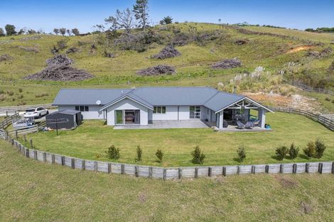 Photo of property in 2265 South Head Road, South Head, Helensville, 0874