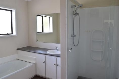 Photo of property in 2/27 Knightsbridge Drive, Forrest Hill, Auckland, 0620