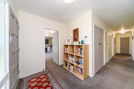 Photo of property in 2 Cecil Place, Cloverlea, Palmerston North, 4412
