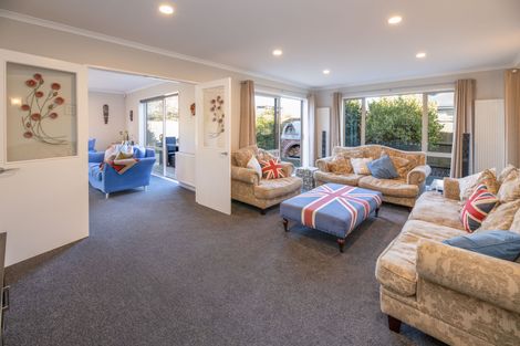 Photo of property in 136 Rothesay Road, Parklands, Christchurch, 8083