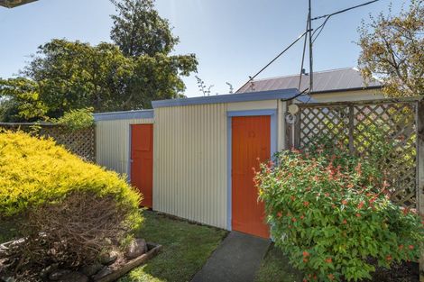 Photo of property in 17 Cambridge Road, Martinborough, 5711